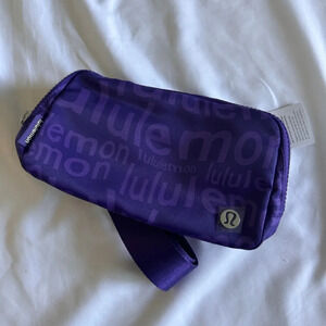 🆕💜 Lululemon Everywhere Belt Bag - Wobbly Wordmark Atomic Purple